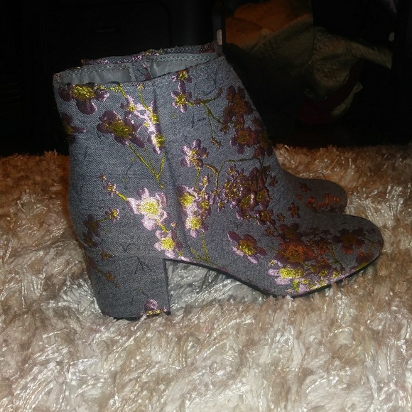 Ankle Boots - Picture 2 of 3